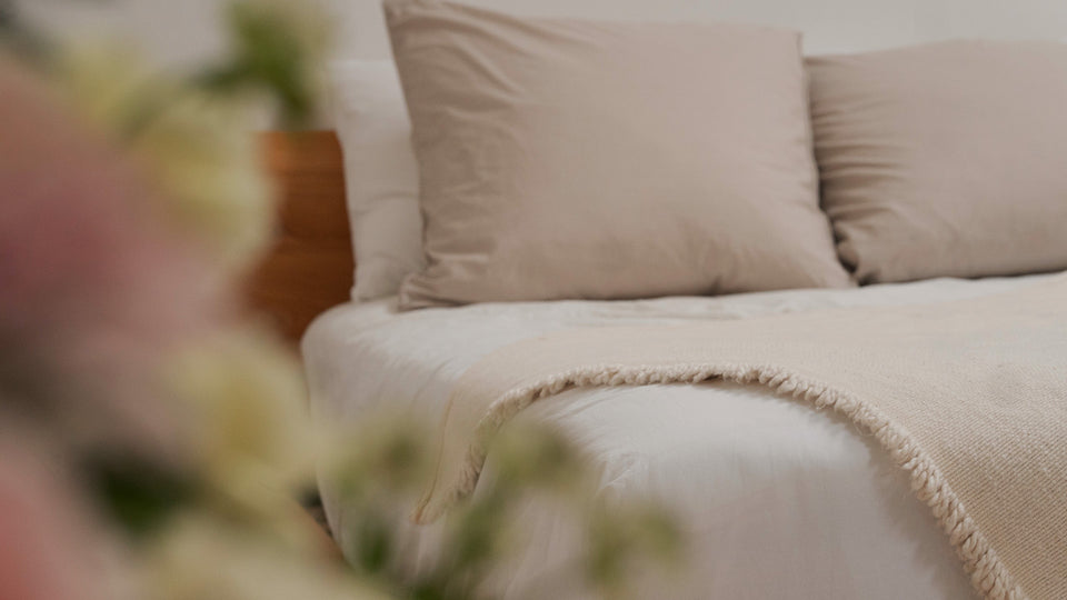 <em>Non-Toxic</em> Mattress & Pillow Brands For a <em>Natural</em> Bedroom